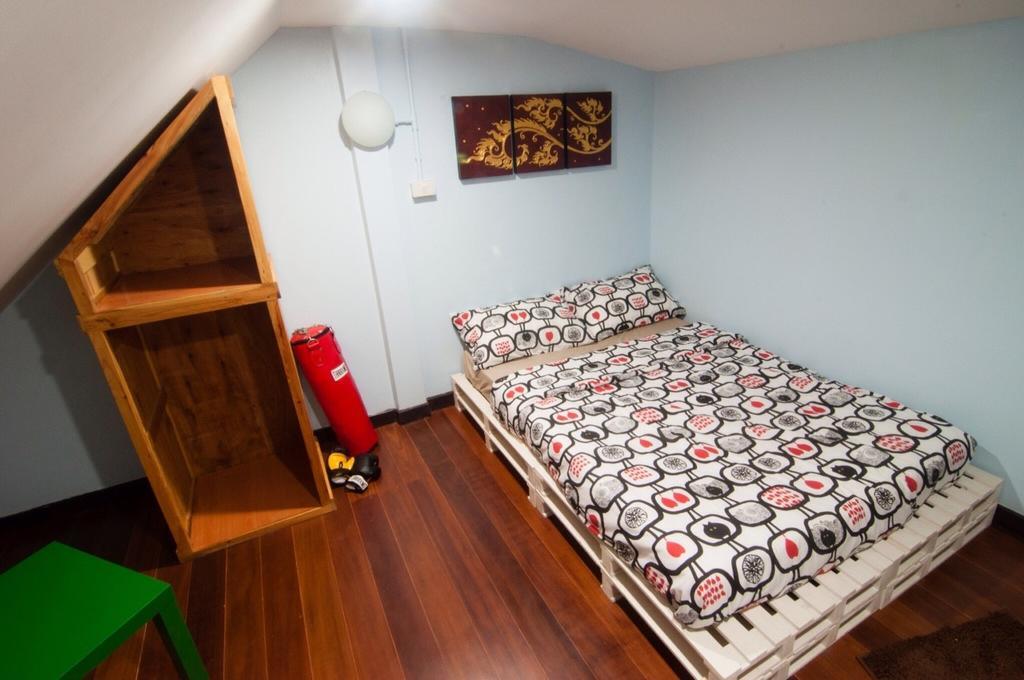 Eat-Ting Hostel Bang Sao Thong Exterior photo